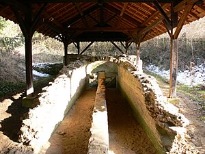 F 57 Aqueduc Jouy aux Arches Bassin collecteur