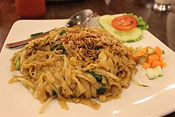 Indonesian fried kwetiau.JPG