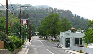 Mosier Oregon Third Avenue.jpg