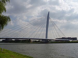 Prins Clausbrug vanuit NO bekeken