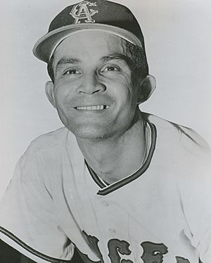 Vic Davalillo 1968.JPG