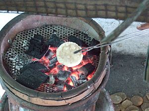 Grilling kerupuk kemplang