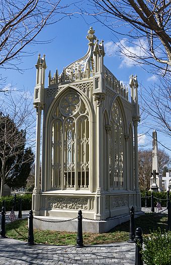 Monroe Tomb 02.jpg