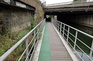 The Cut - Floating Towpath