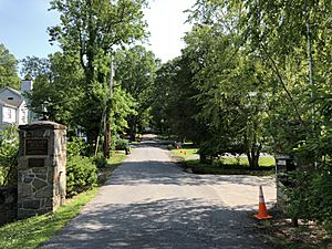 2019-05-29 09 59 57 View northeast along Walnut Drive at the entrance to Highland Beach, Anne Arundel County, Maryland