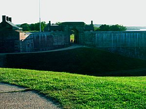 Fort Washington Park's main gate in October 2004