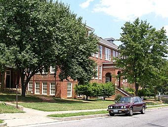 Harrison School in Roanoke, Virginia.jpg