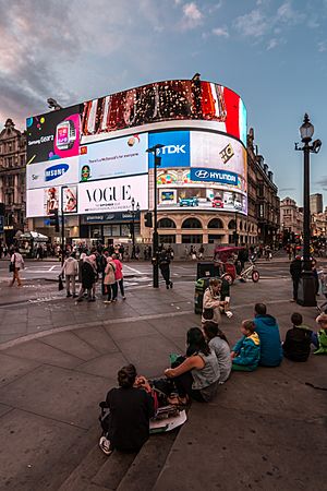 MK17684 Piccadilly Circus