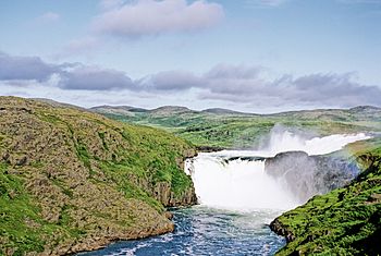 Nastapoka River Waterfall.jpg