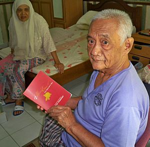 Shahnon Ahmad in 2012, with his wife Wan Fatimah looking on in the background