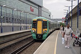 Shepherd's Bush railway station MMB 06 377201