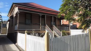 35 Tingal Road, Wynnum - former ambulance station 01