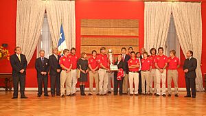 Bachelet y campeones de polo