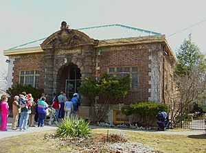 Belle Isle Aquarium exterior.jpg