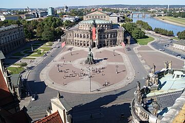 Dresden hausmannsturm theaterplatz