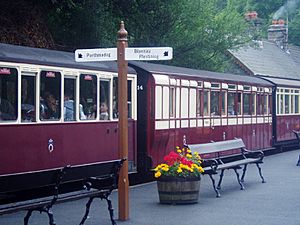 Ffestrail coaches at Tanybwlch