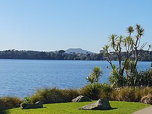 Lake Pupuke 20230823 102215 (cropped)