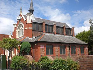 Blessed Trinity Church side, Queensferry.jpg