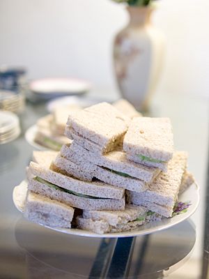 Cucumber sandwiches (8768307255)