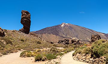 Roque Cinchado und Teide.jpg