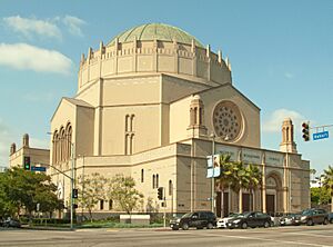 Wilshire Boulevard Temple 2017 (cropped)