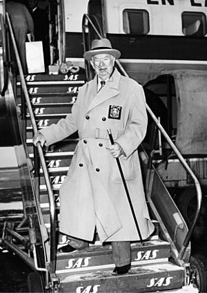 Charles Coburn, actor, USA, at Kastrup Airport CPH, Copenhagen.jpg