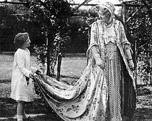 Ellen-Terry-and-Granddaughter