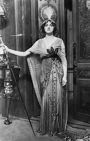 Gladys-Cooper Ggbain.jpg