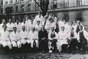 Jauregg and coworkers Vienna.JPG