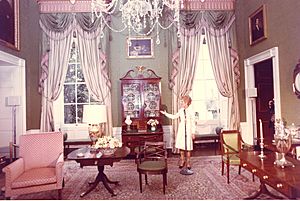 Pat Nixon Green Room C8019-08a