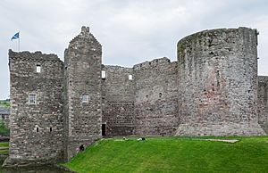 Rothesay Castle - Gatehouse and Pigeon Tower 2016.jpg