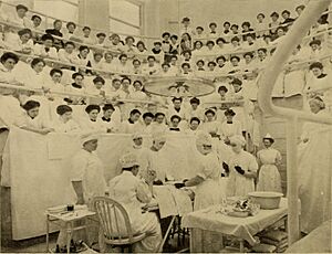 Scalpel - the 1911 yearbook of the Woman's Medical College of Pennsylvania (1911) (14589607400)