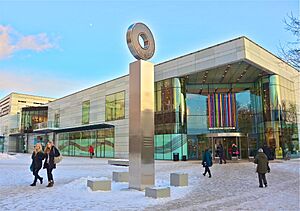 Sollentuna Centrum huvudentrén.JPG