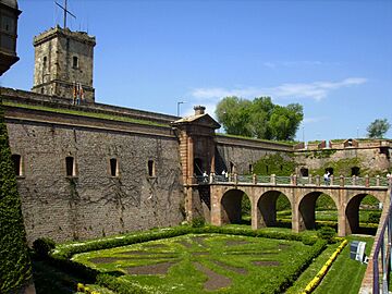 Castell de Montjuic - Fossat entrada - Barcelona (Catalonia)