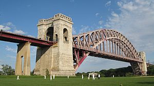 Hell Gate Bridge cricket