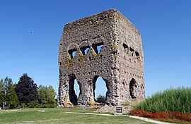 Temple de Janus, Autun - 04.jpg