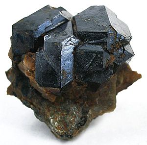 Uraninite-usa32abg