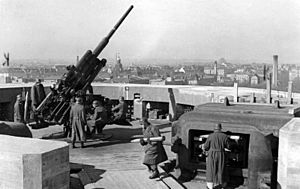 Bundesarchiv Bild 183-H27779, Berlin, Flakturm am Zoo