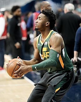 Donovan Mitchell shooting (cropped)