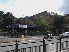 Edmonton Green stn entrance.JPG