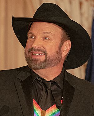 Garth Brooks KCHD 2022.jpg