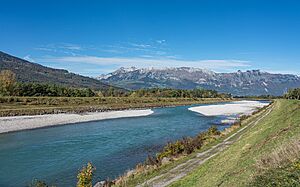 Liechtenstein asv2022-10 img08 Vaduz Alpenrhein