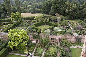 Sissinghurst Gardens 1 (4907255329)