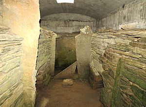 Tomb of the Eagles, sleeping area and entrance