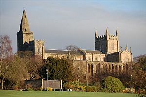 Dunfermline Abbey Geograph.jpg