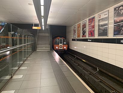 In Glasgow Subway Hillhead Station 05.jpg