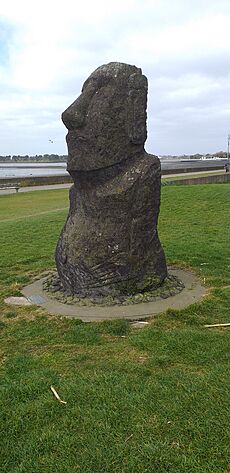 Maoi sculpture Clontarf 3