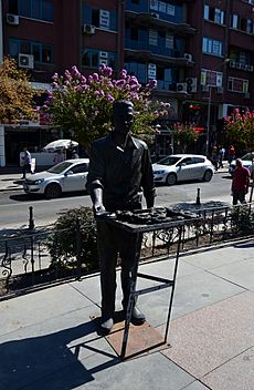 SimitSellerStatueÇorlu