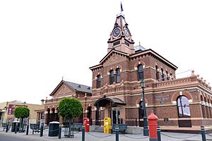 Traralgon Post Office. Victoria.jpg