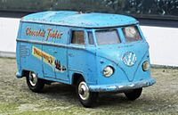 Volkswagen Typ2 von Corgi Toys hergestellt mit Toberlone-Schilder